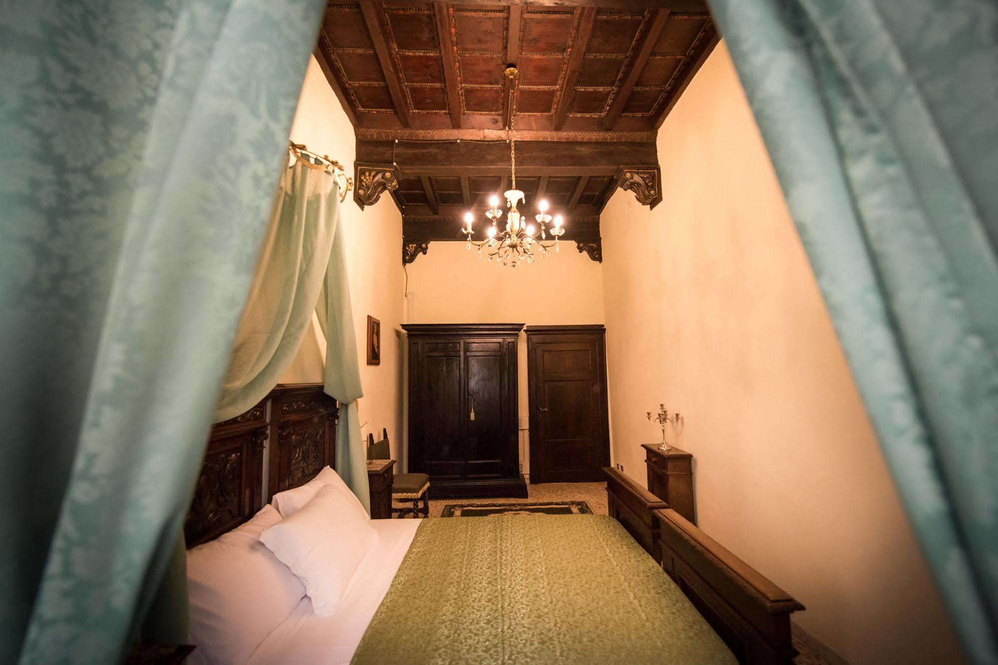 All'Ombra Della Torre Only Rooms Siena Exterior photo